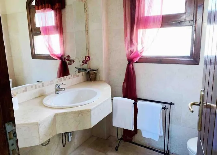 Private With Heated Pool And Lagoon Villa