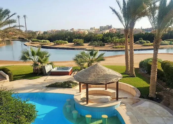 Private With Heated Pool And Lagoon Hurgada